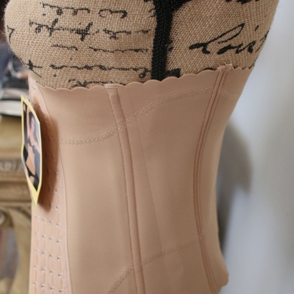 VALENCIA waist clincher New size large - Picture 2 of 6